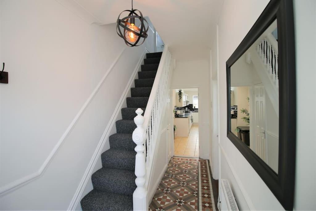 Large Modern House By Property Promise Cardiff Buitenkant foto